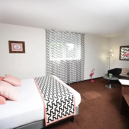 מלון Logis Boutique Novalis 3*